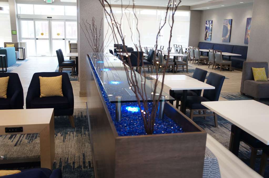 La Quinta Inn & Suites By Wyndham Kansas City Beacon Hill Restoran foto