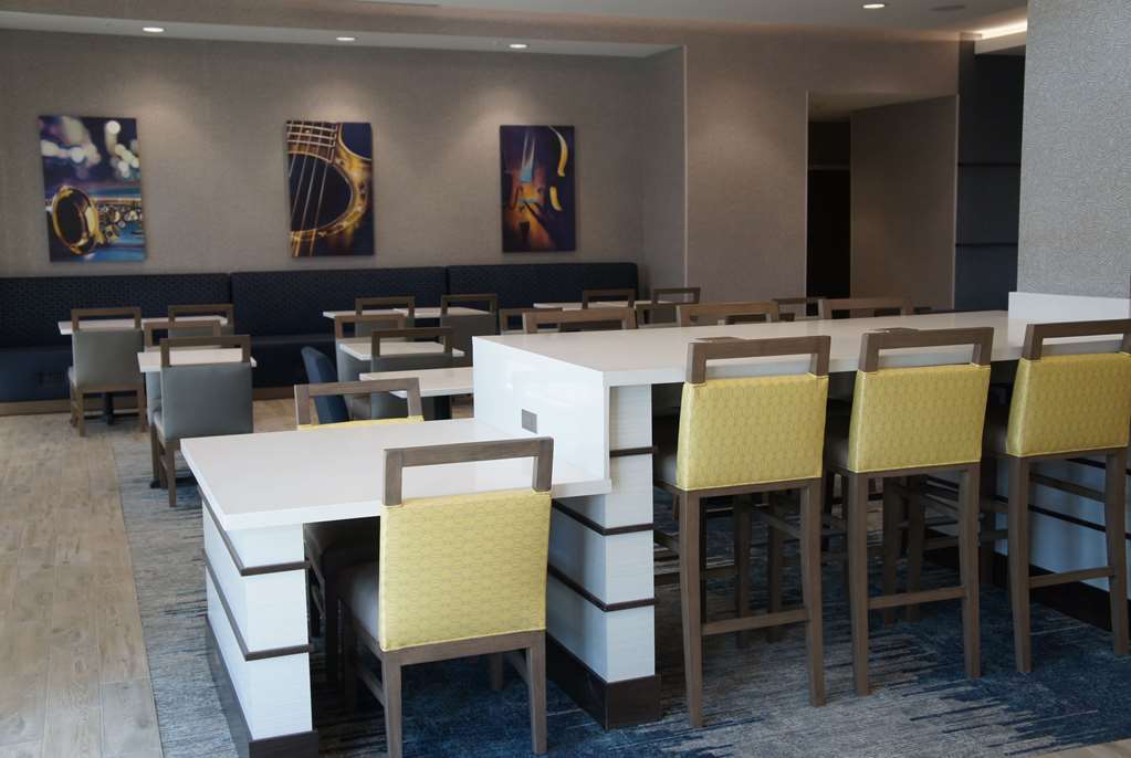 La Quinta Inn & Suites By Wyndham Kansas City Beacon Hill Restoran foto