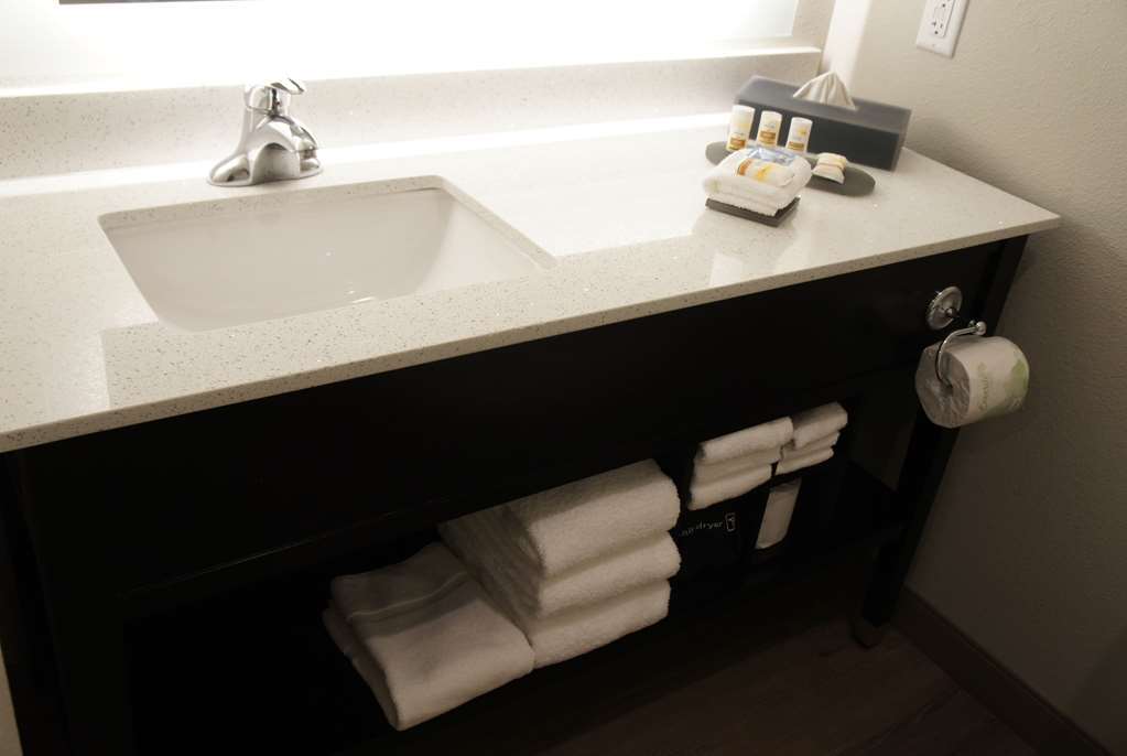 La Quinta Inn & Suites By Wyndham Kansas City Beacon Hill Ruang foto